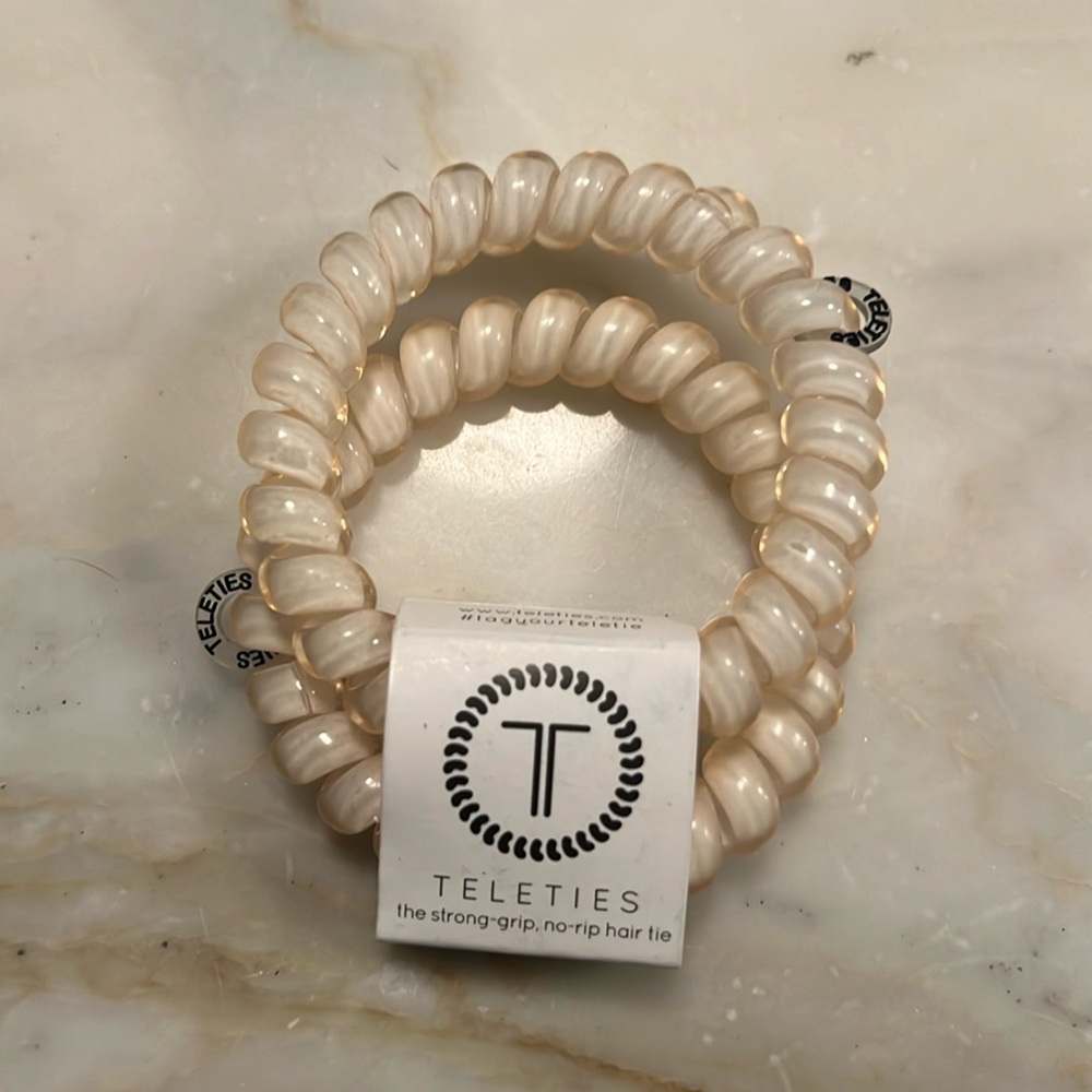 NWT strong grip no rip hair ties